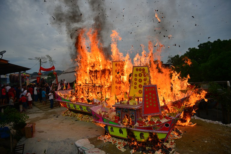 峇株巴辖海口石文丁崇巖宮(三王府) 送王儀式