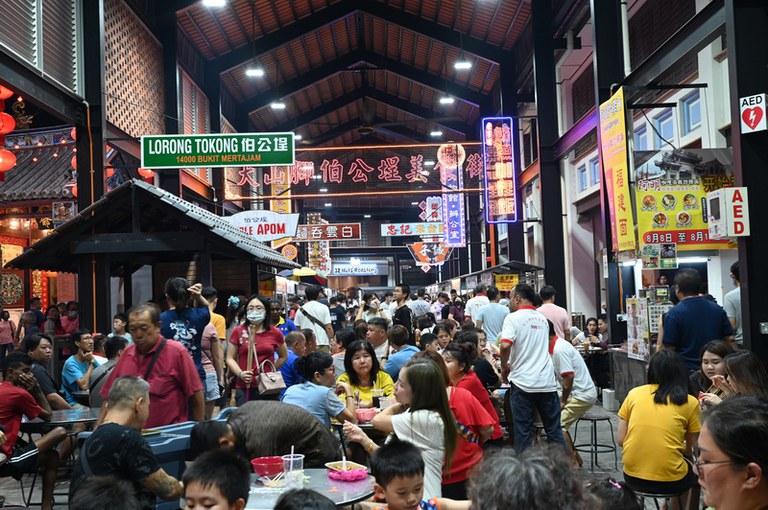 鄰近搭設美食街