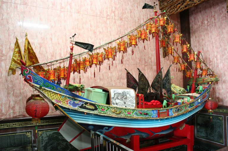 三隆宮右前廂殿王船(陳進成拍攝－2010.08.13)