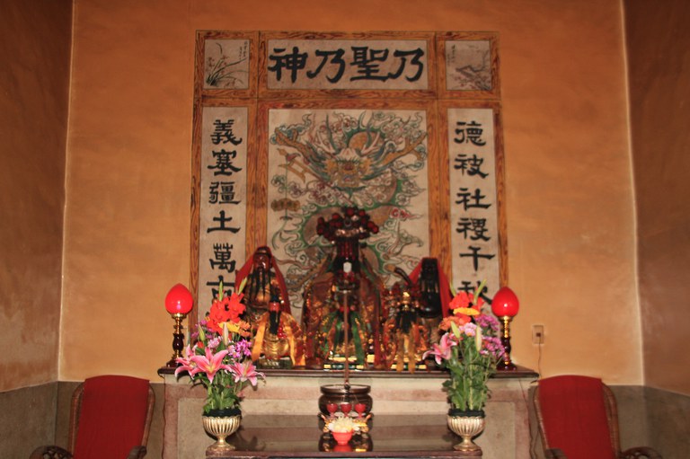 慈善堂龍邊側殿