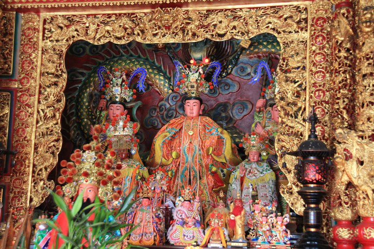 大和元帥宮正殿中壇元帥神像