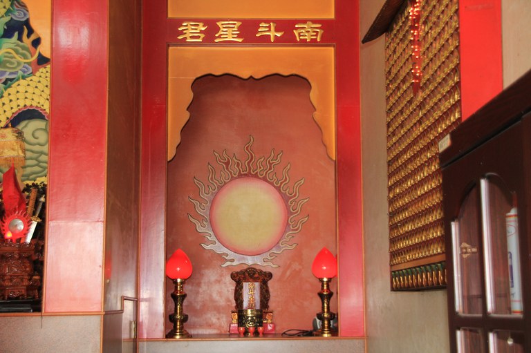 中天玉皇宮龍龕