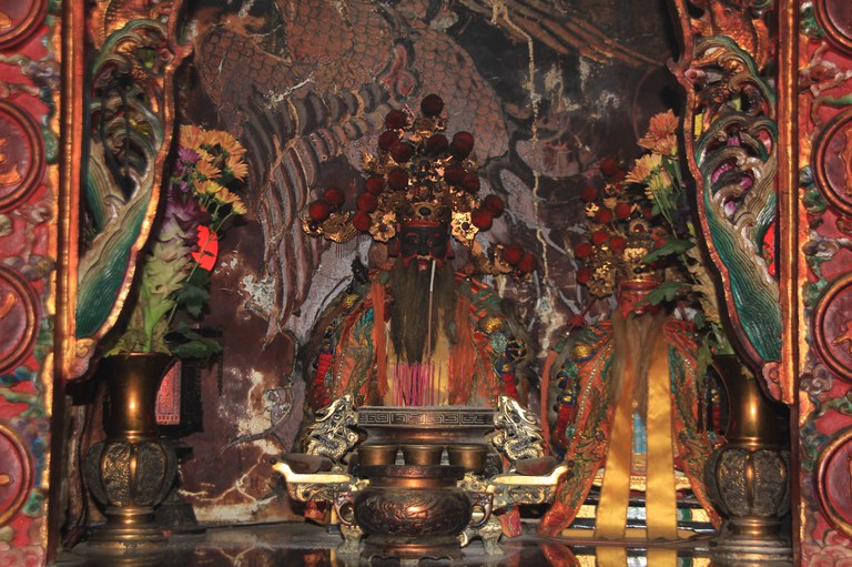 隆社宮虎龕神像