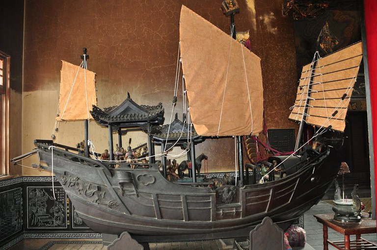 東隆宮後殿銅製王船