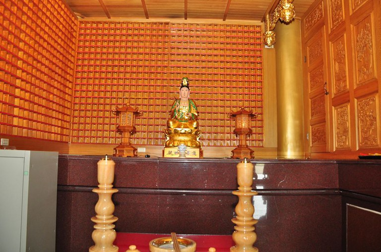 忠義佛院一樓左龕觀音菩薩（周宗楊拍攝2011.07.31）